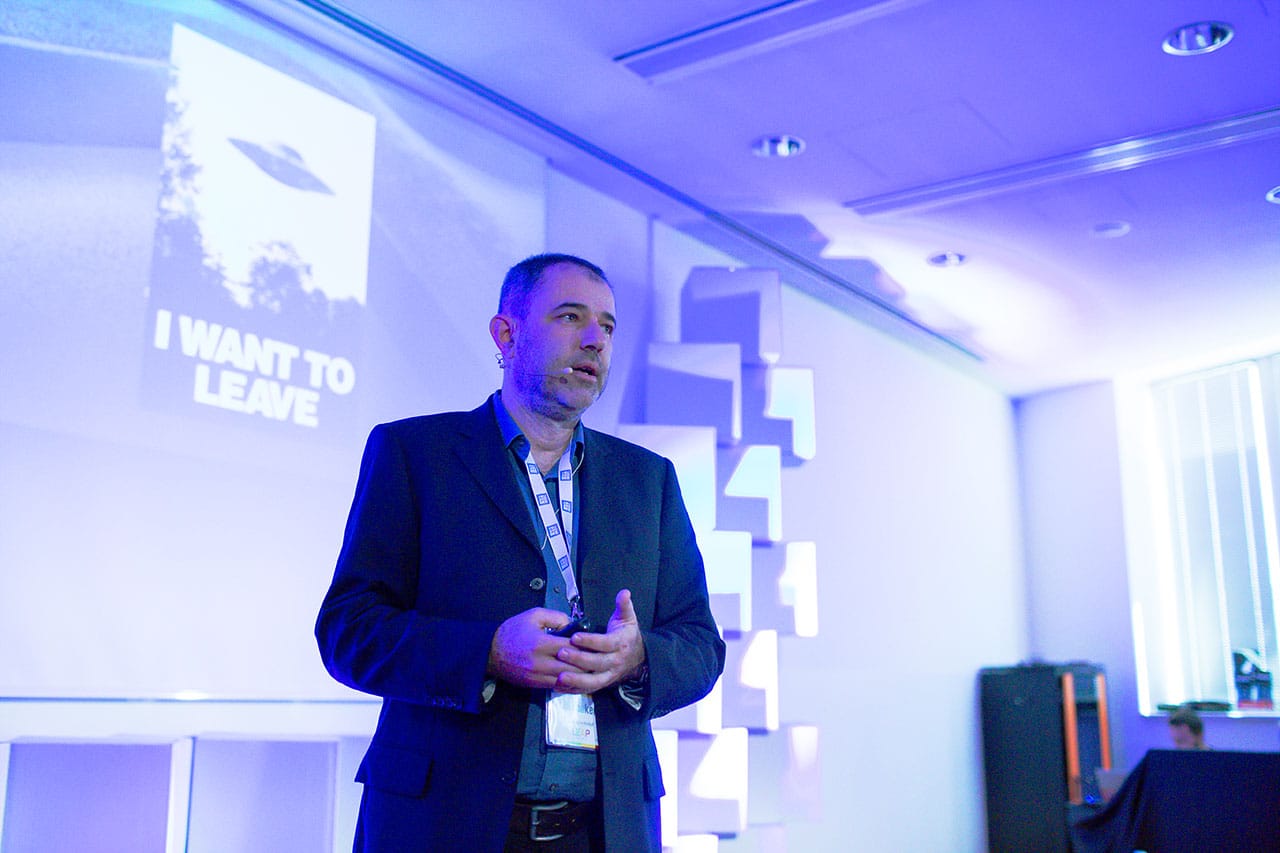 Tomislav Krištof presenting the HDI digital wellbeing framework at a summit in Zagreb